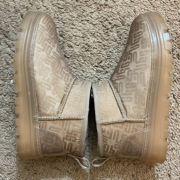 EUC UGG Classic Ultra Mini Monogram Ankle Boots Booties 9 - Picture 5 of 9